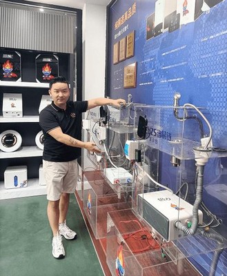 從千萬粉絲追捧到熱能技術(shù)革新 解碼洛易詩如何成為美業(yè)紀錄片中的“發(fā)廊神器”